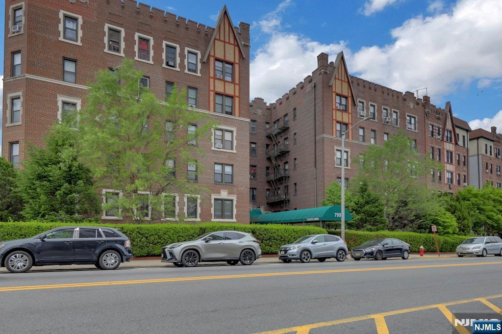 755 Anderson Avenue 5i - Photo 2
