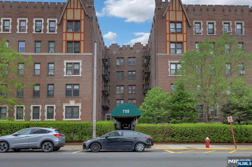 755 Anderson Avenue 5i - Photo 3