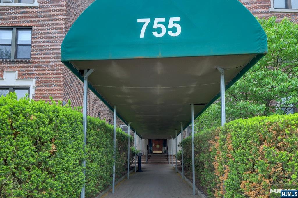 755 Anderson Avenue 5i - Photo 4