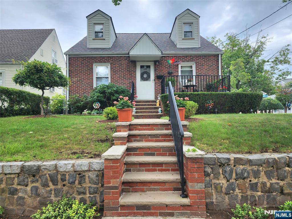 499 Jauncey Avenue - Photo 1