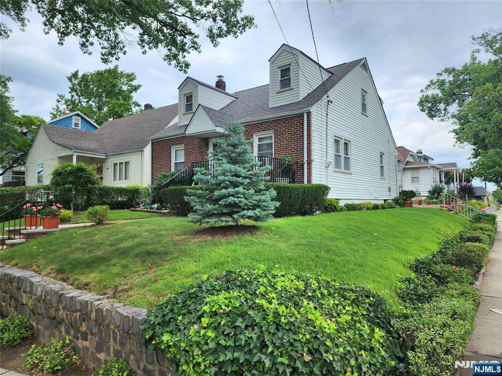 499 Jauncey Ave, Lyndhurst, NJ 07071