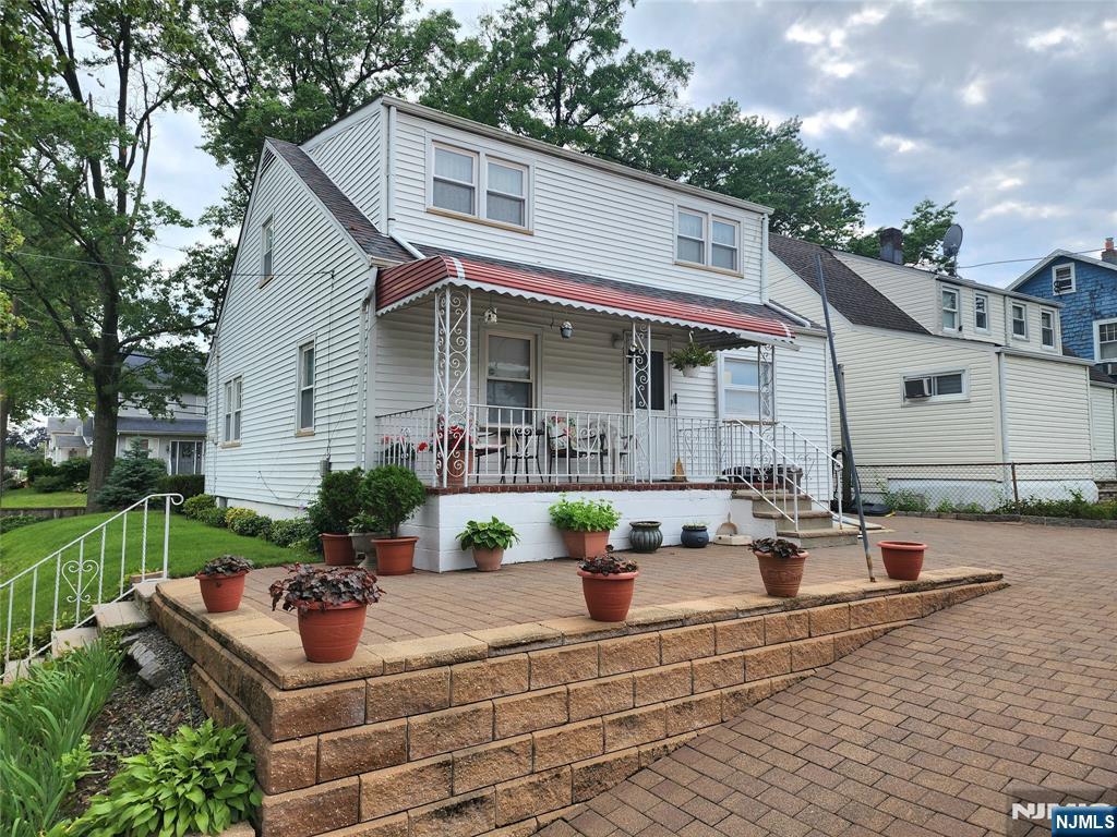 499 Jauncey Ave, Lyndhurst, NJ 07071