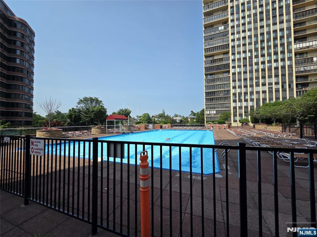 100 Carlyle Dr #C04J, Cliffside Park, NJ 07010