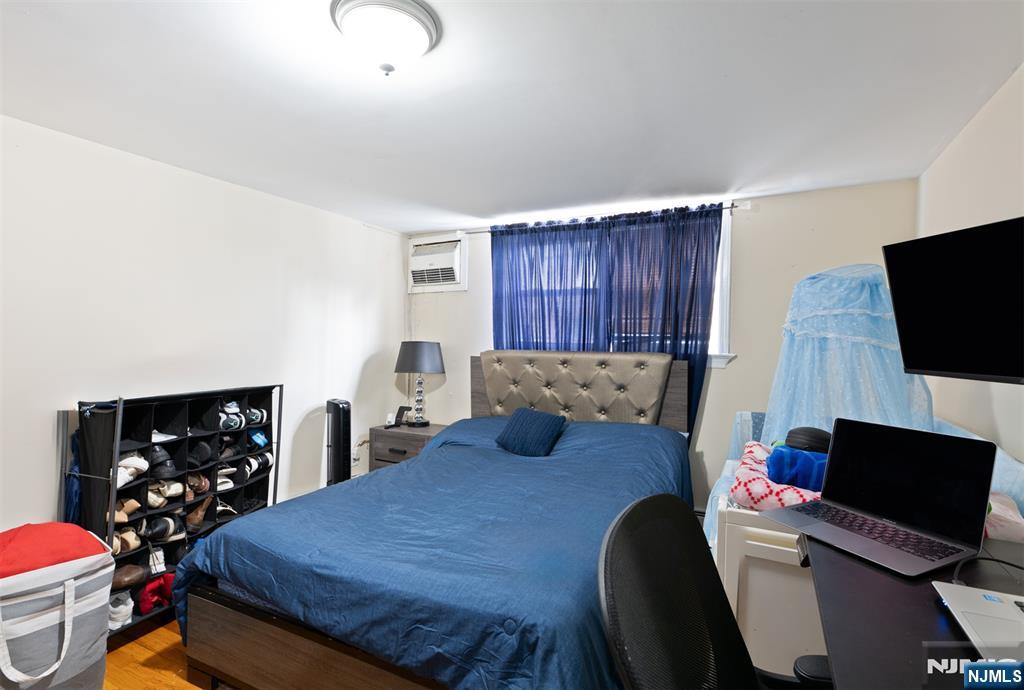 555 61st Street - Photo 3