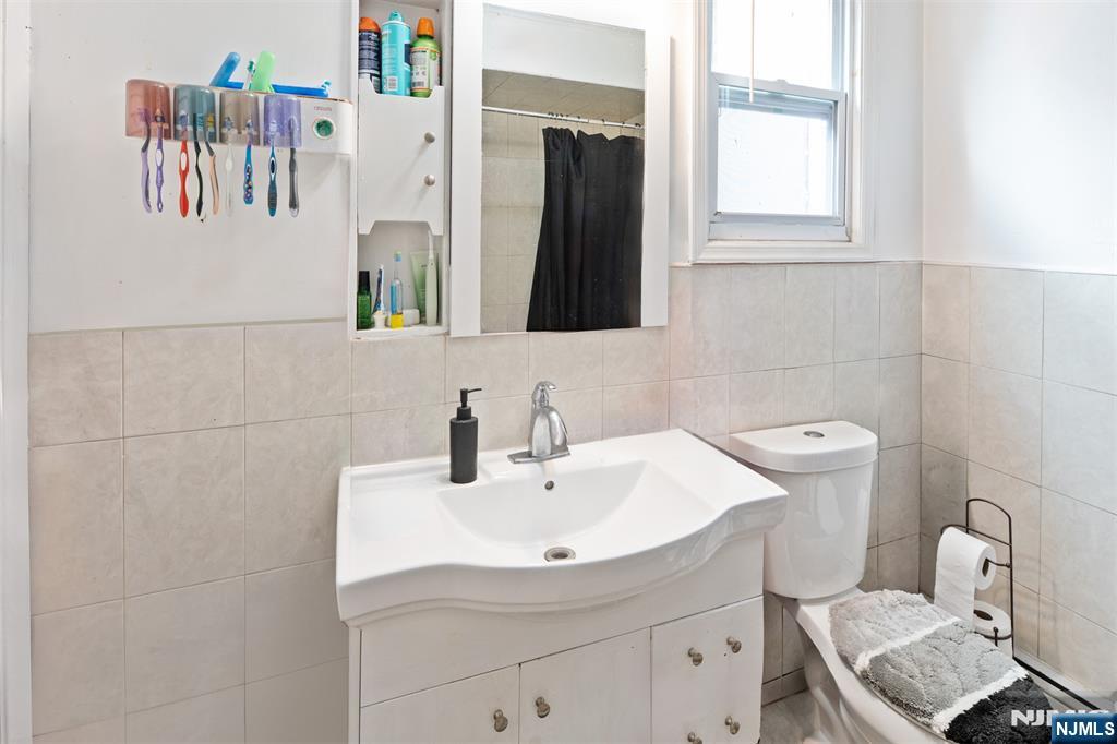 555 61st Street - Photo 5