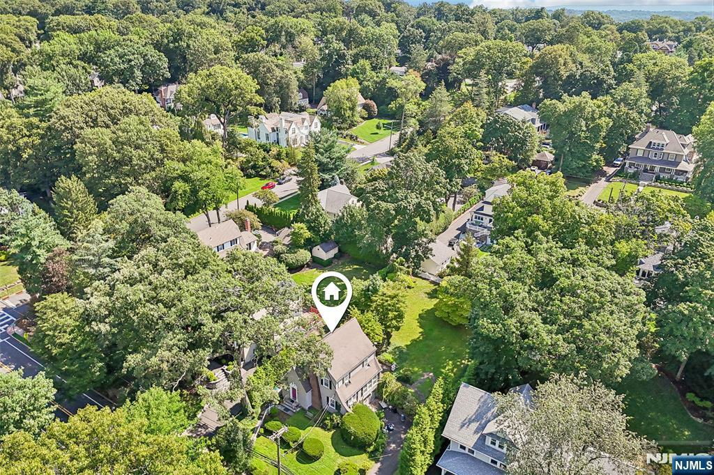61 N Monroe St, Ridgewood, NJ 07450