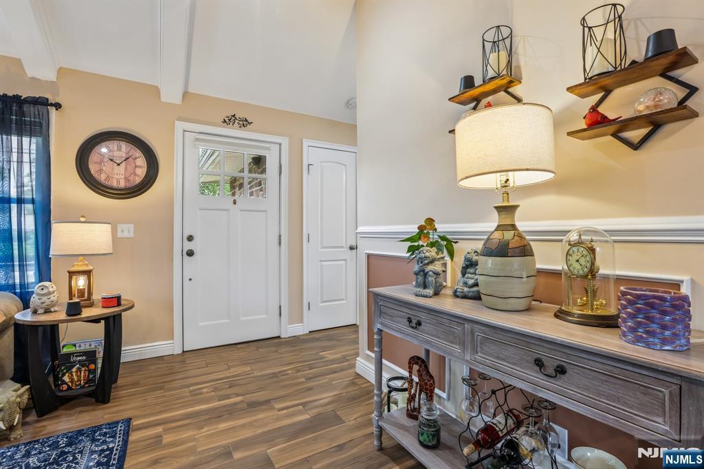 114 Hobart Avenue - Photo 4