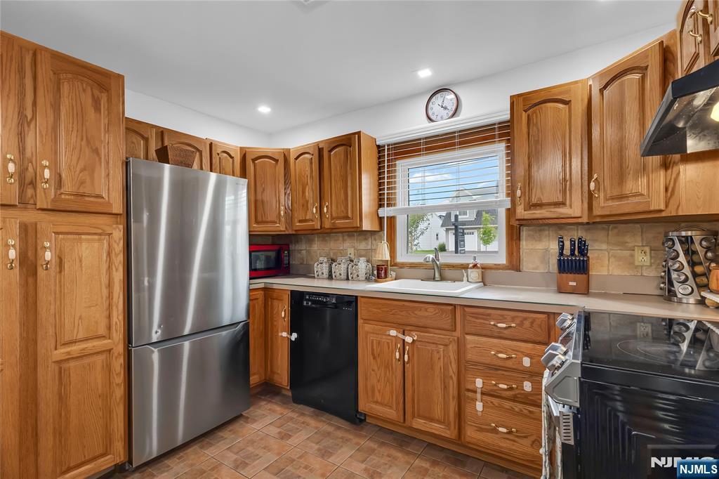 234 Howard Avenue - Photo 2