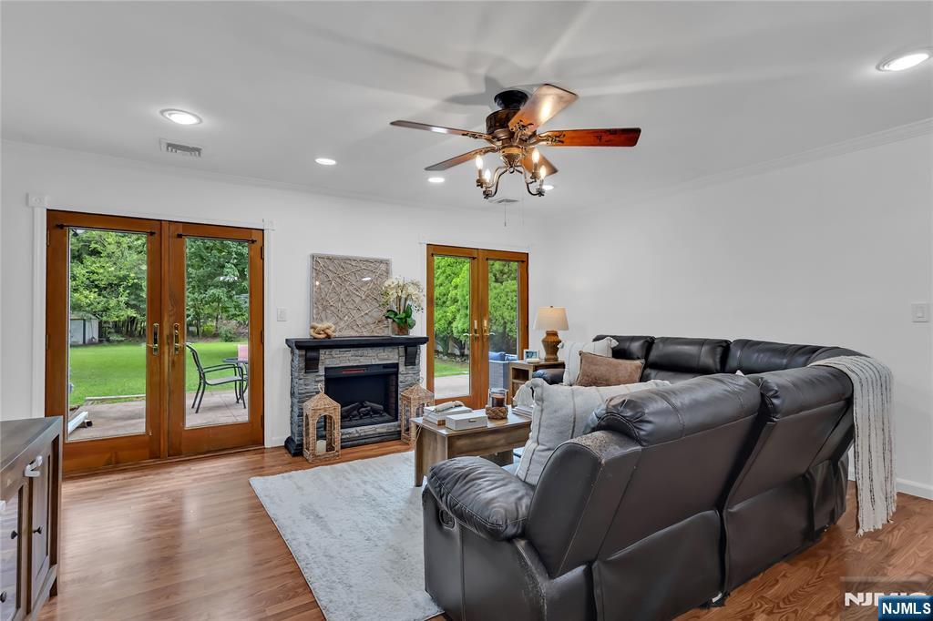 234 Howard Avenue - Photo 3