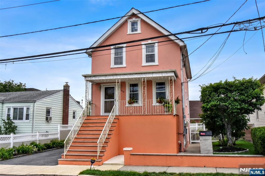 112 Pink Street - Photo 1