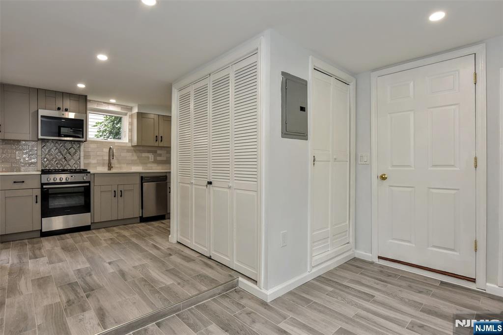 112 Pink Street - Photo 4
