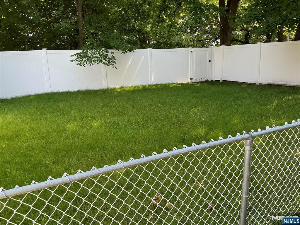 545 Freeman Street - Photo 2