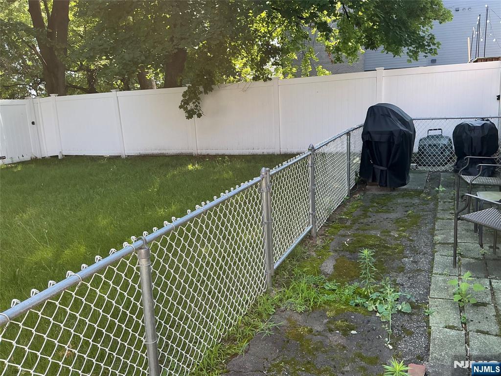 545 Freeman Street - Photo 3