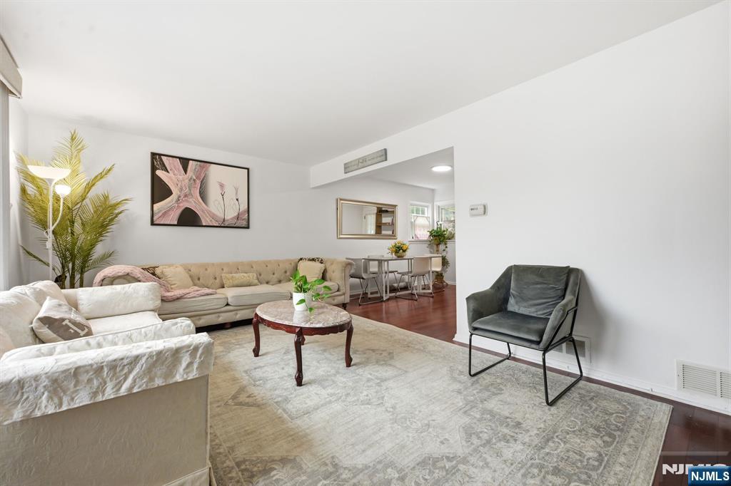 37 Forest Avenue - Photo 3