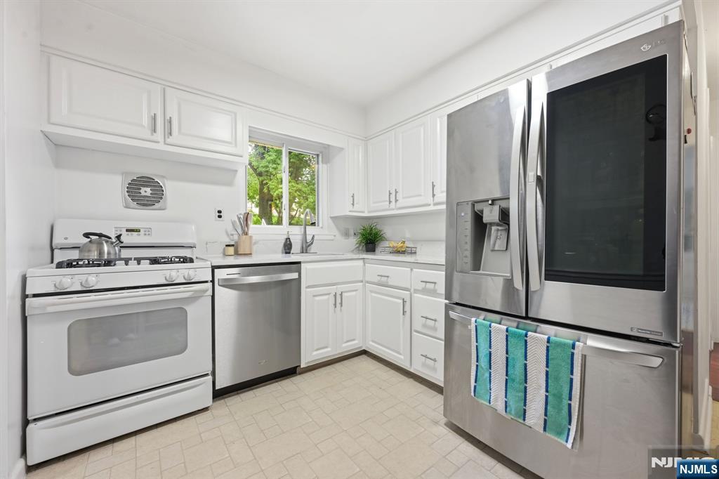 37 Forest Avenue - Photo 5
