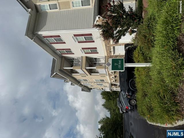 7 Cliff Road D2 - Photo 2