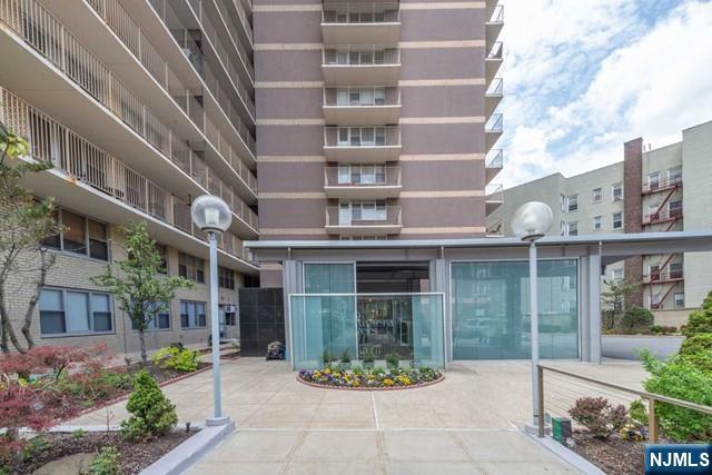 6040 Boulevard East 6F - Photo 1