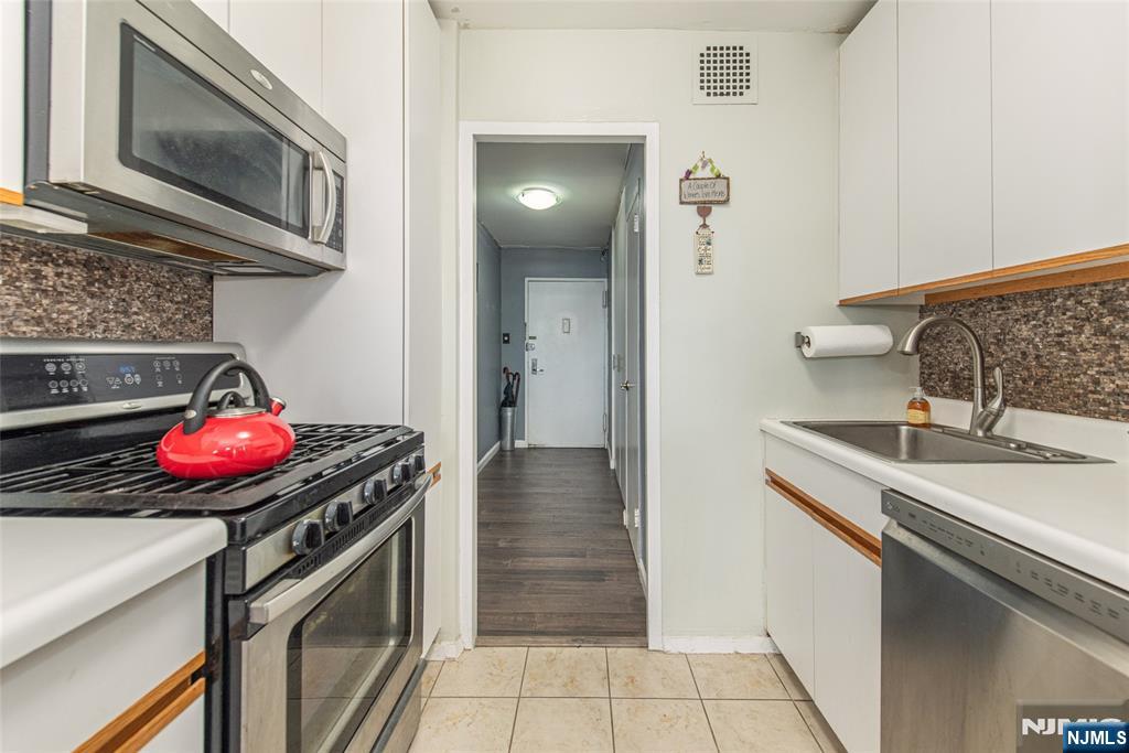 6040 Boulevard East 6F - Photo 5