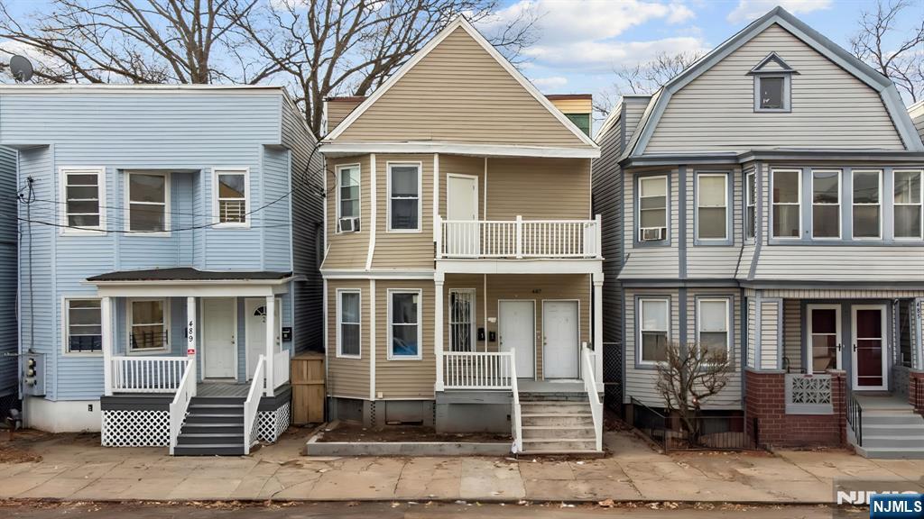 487 17th Street - Photo 1