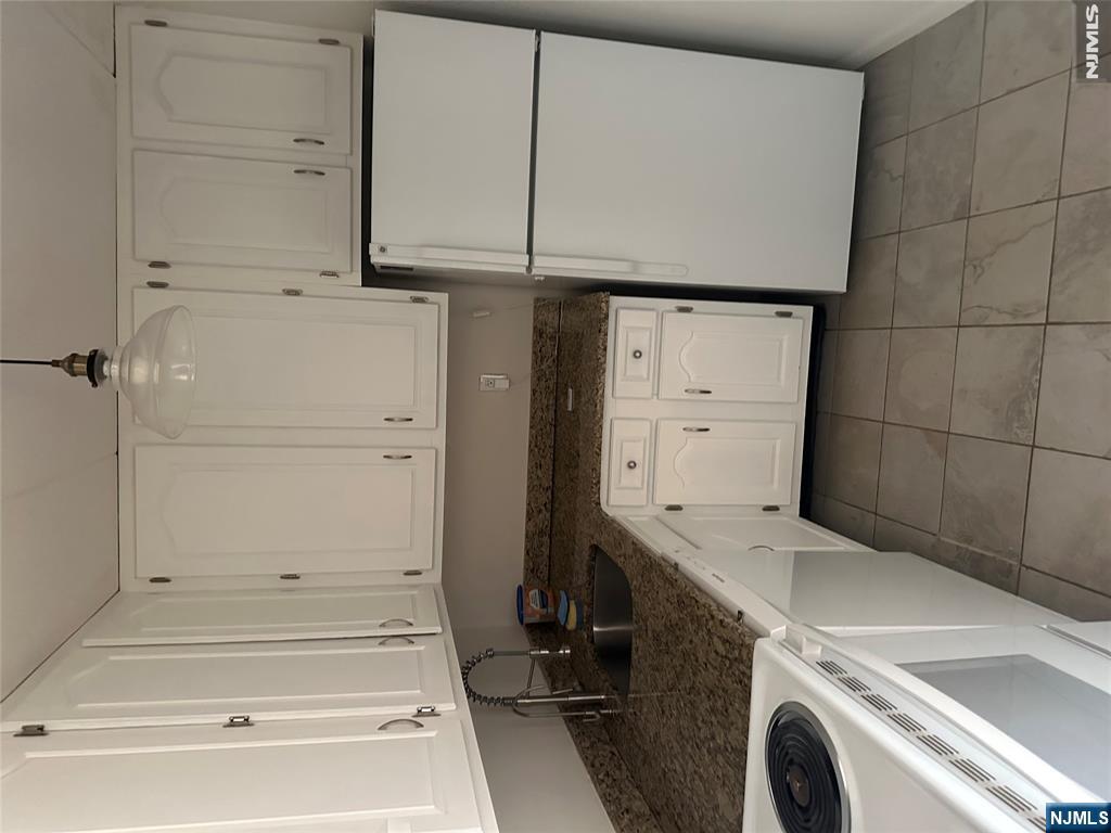250 GORGE Road 7E - Photo 2