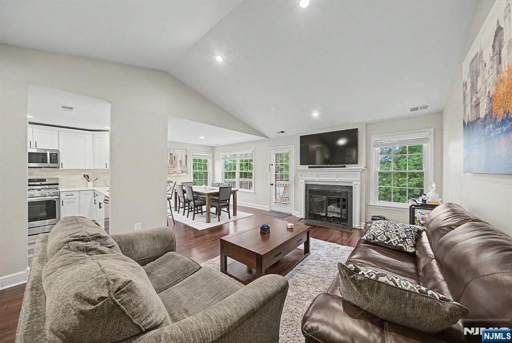 3 Juniper Court 125 - Photo 2