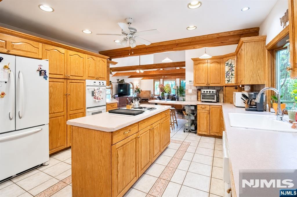 Photo 4 of Single family home for sale at 10 Locust Ln, Mahwah, NJ 07430 | MLS# 26031479 | Listing updated on 2026-10-08