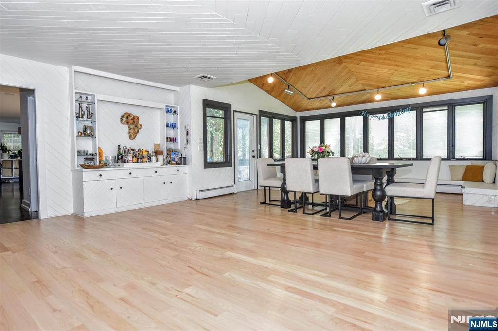 388 Carriage Lane - Photo 3