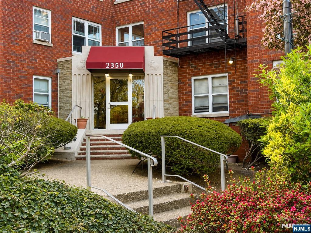 2350 Linwood Avenue 1G - Photo 2