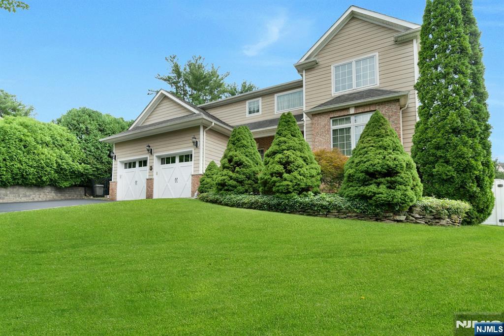 87 Linden Avenue - Photo 2