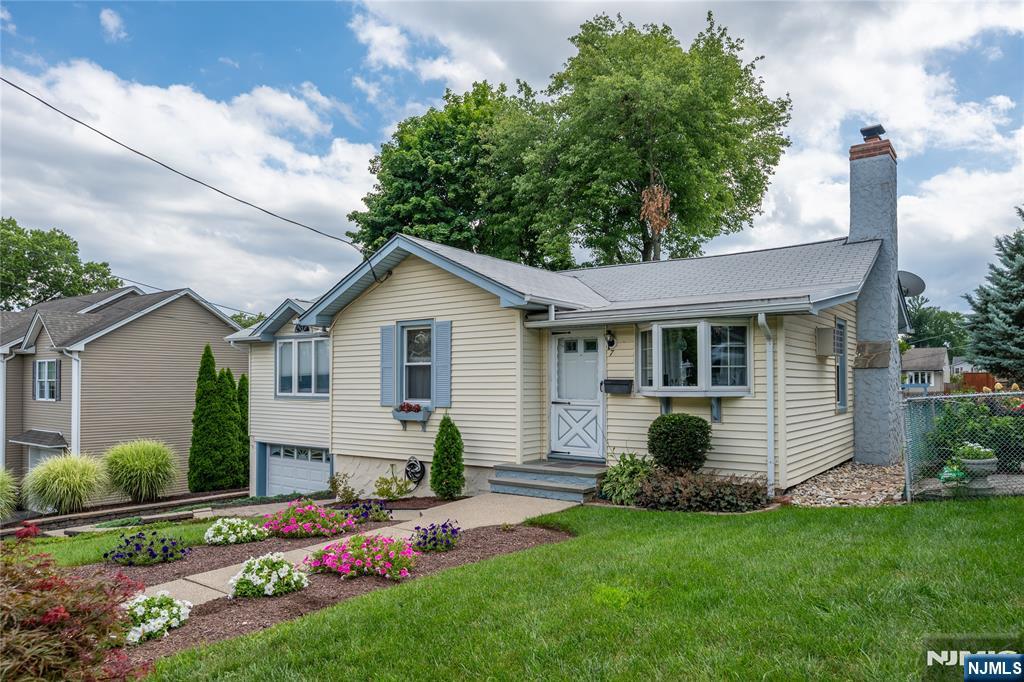 7 Oswego Avenue - Photo 1