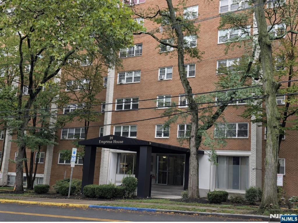 39 E 39th `M1 - Photo 1