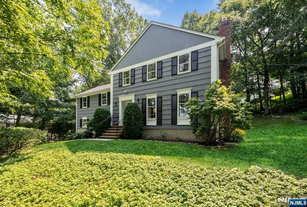 8 Knollwood Drive - Photo 1