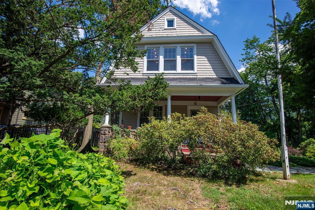 93 Ivy Ln, Englewood, NJ 07631