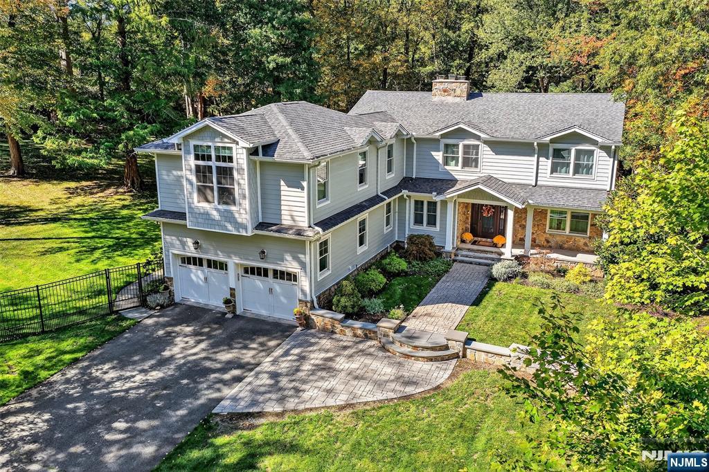 210 Carmal Ct, Wyckoff, NJ 07481