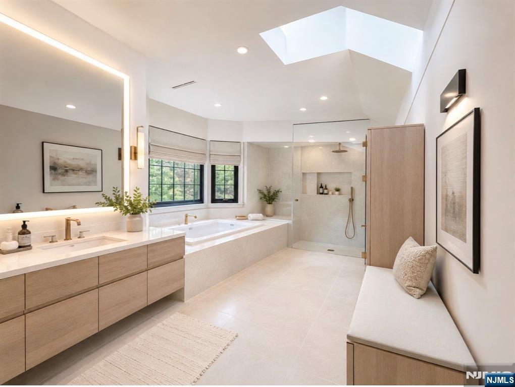 604 Grandview Ter, Franklin Lakes, NJ 07417
