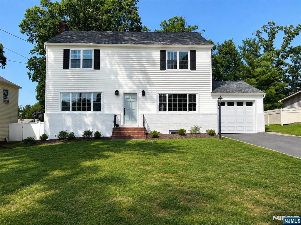 135 Washington - Photo 1