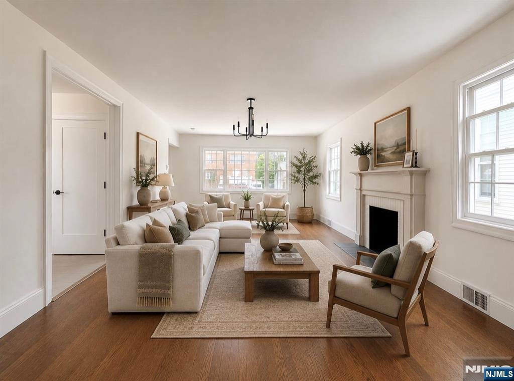 135 Washington - Photo 2