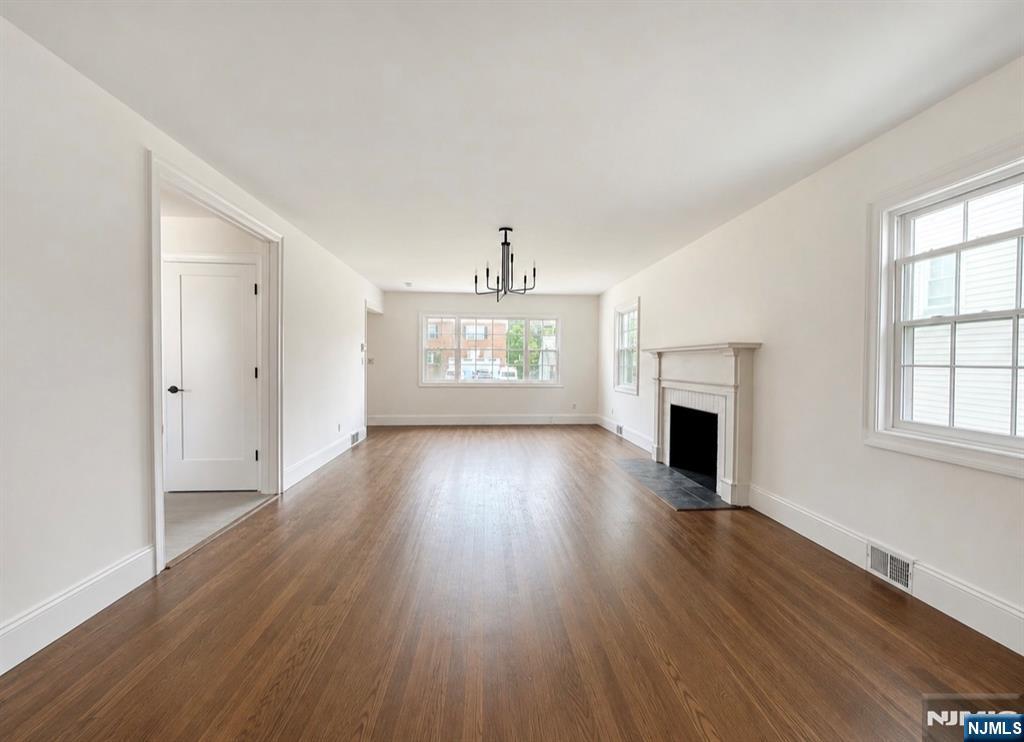 135 Washington - Photo 3