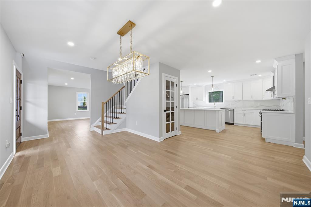 182 W Grand Avenue - Photo 2