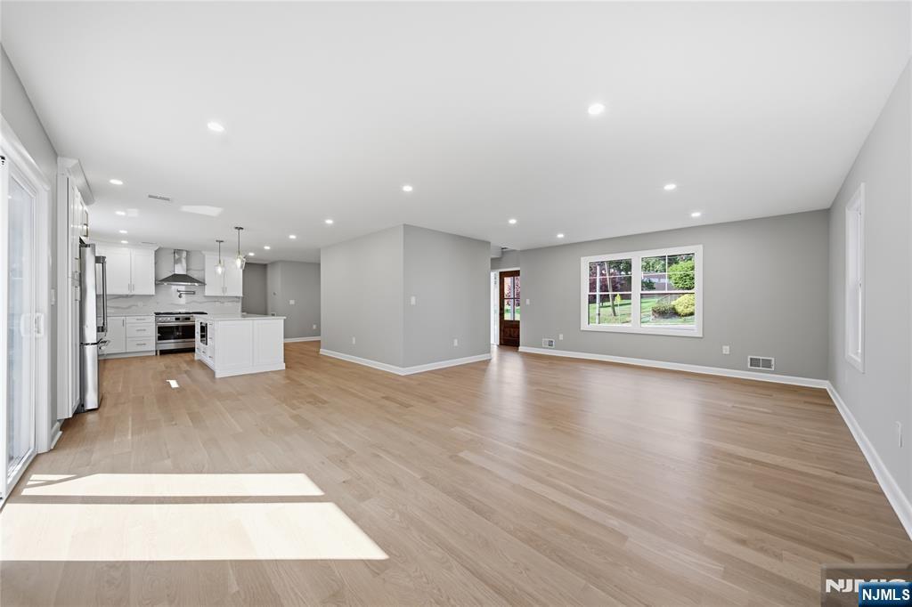 182 W Grand Avenue - Photo 3