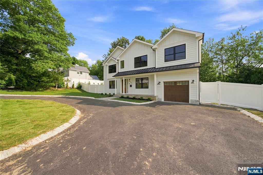 182 W Grand Ave, Park Ridge, NJ 07656