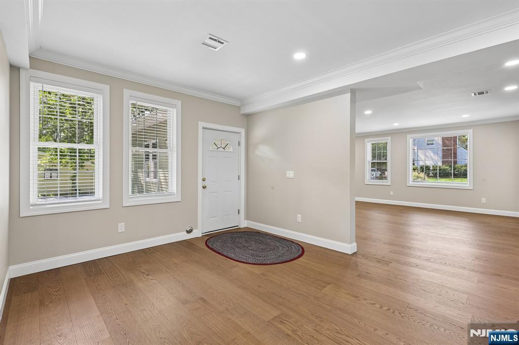 34 Gates Avenue - Photo 5