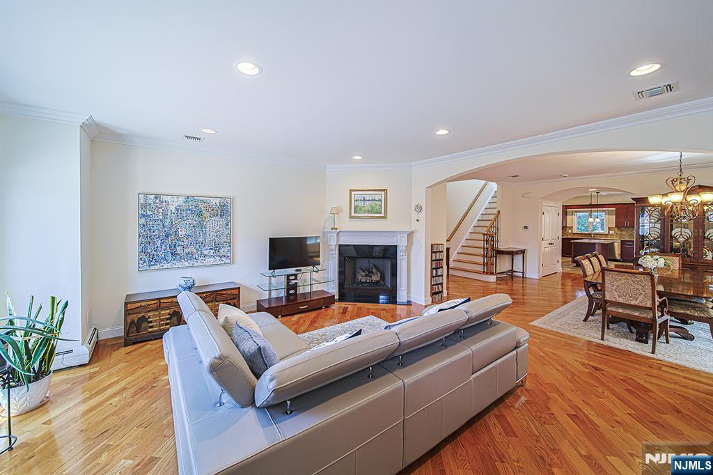 305 E Harriet Avenue B - Photo 2
