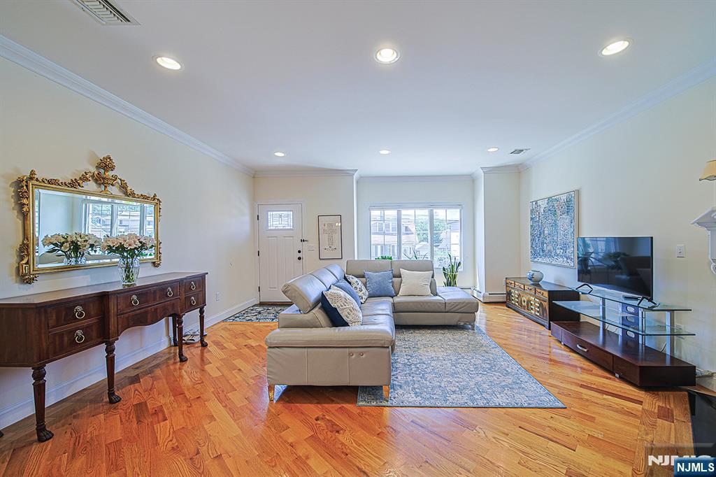 305 E Harriet Avenue B - Photo 4