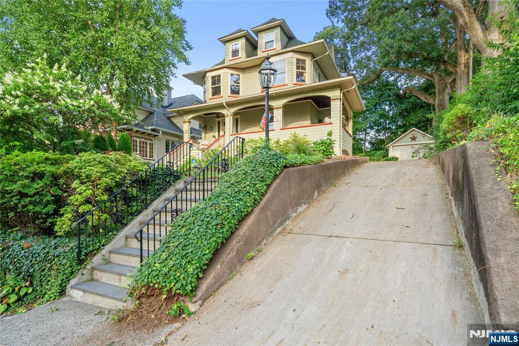 226 Whitford Avenue - Photo 3