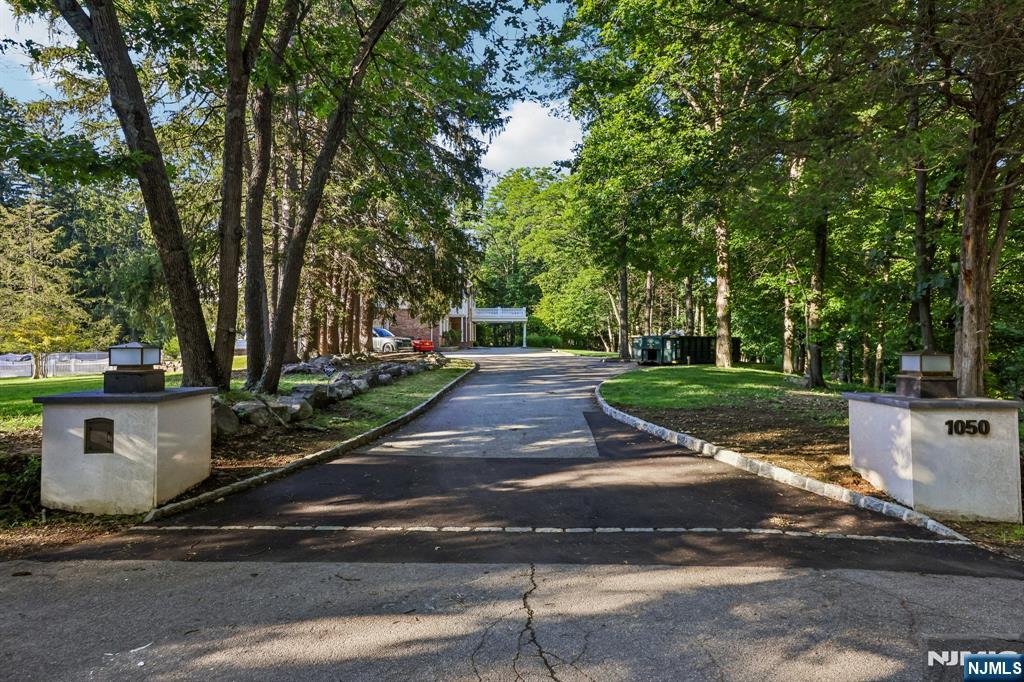1050 Ramapo Valley Road - Photo 2