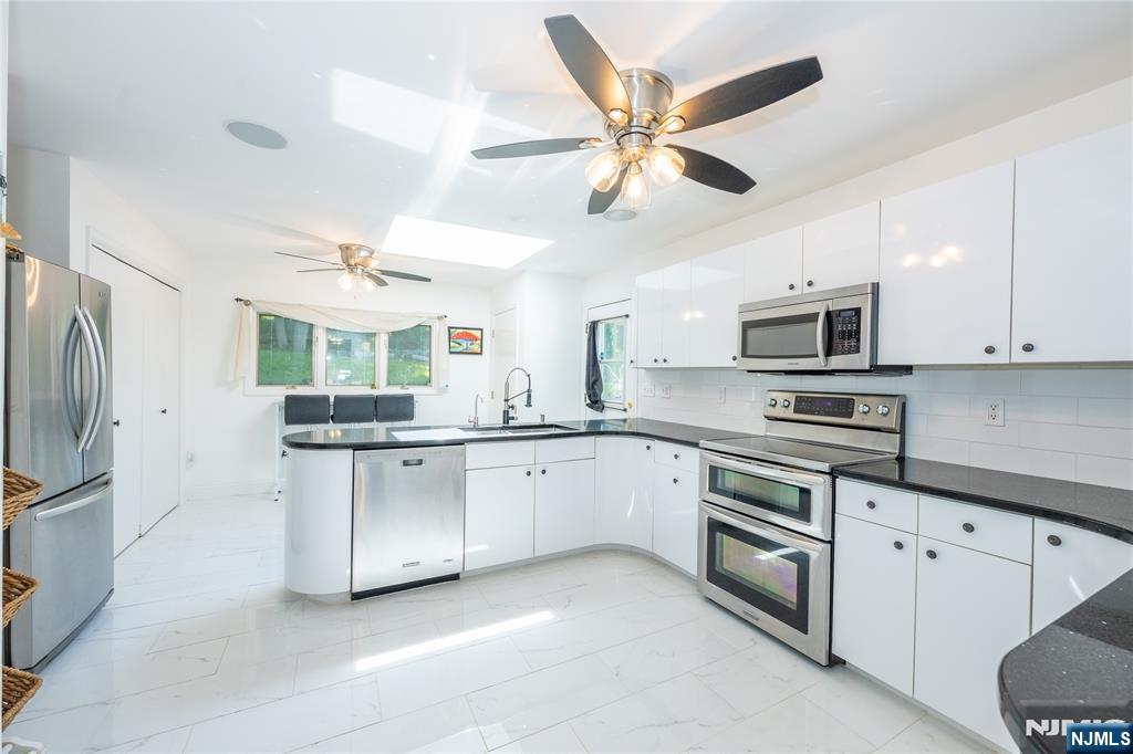 335 Elmira Trail - Photo 2