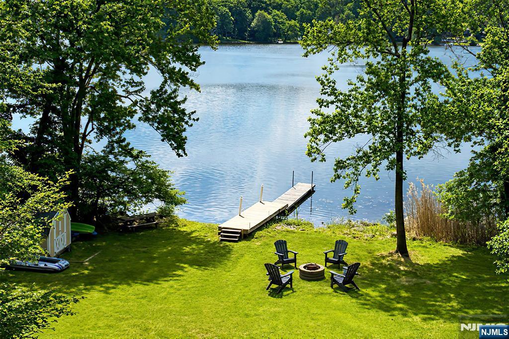 103 W Lake Shore Drive - Photo 2