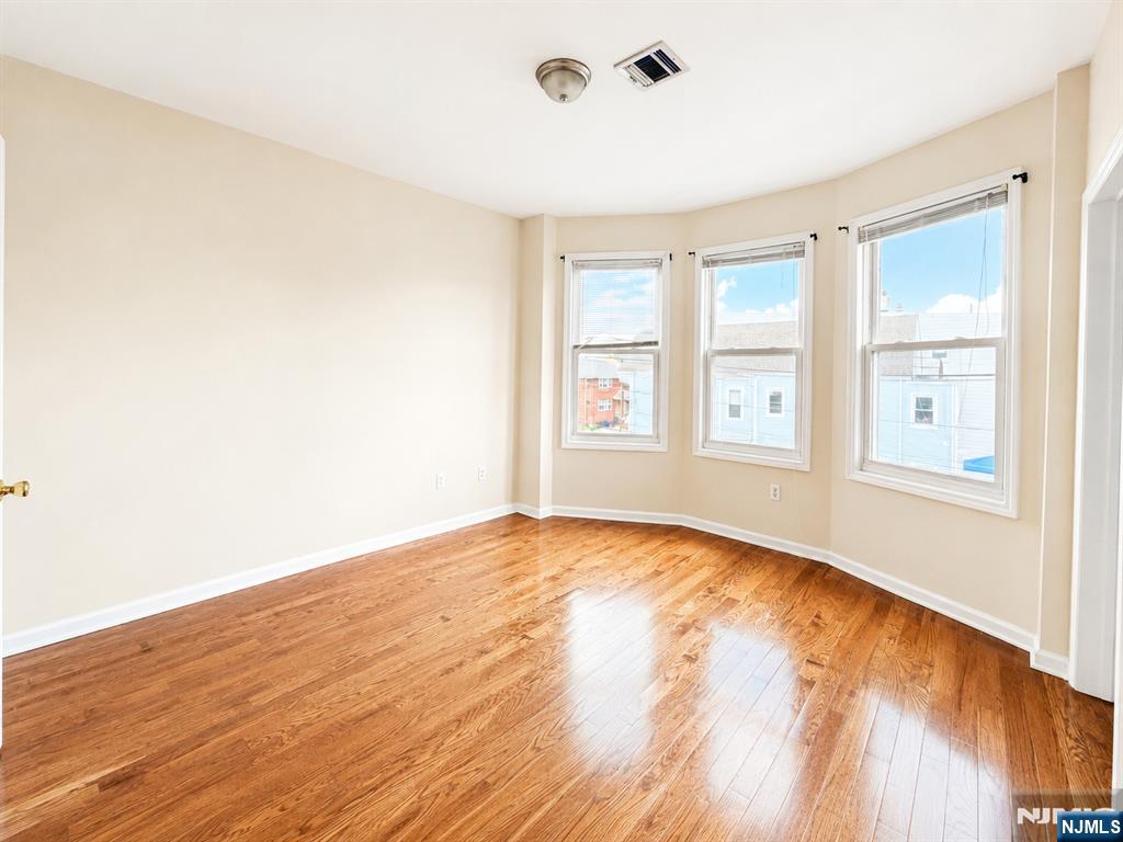 148 Wilson Avenue - Photo 4