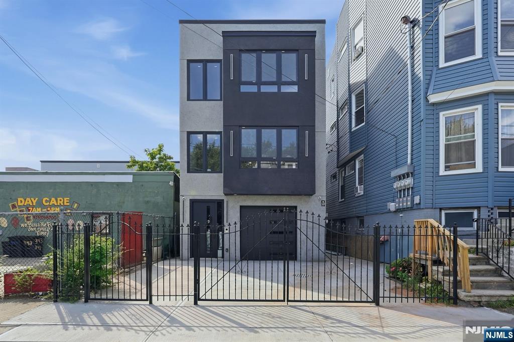 161 21st Street - Photo 1